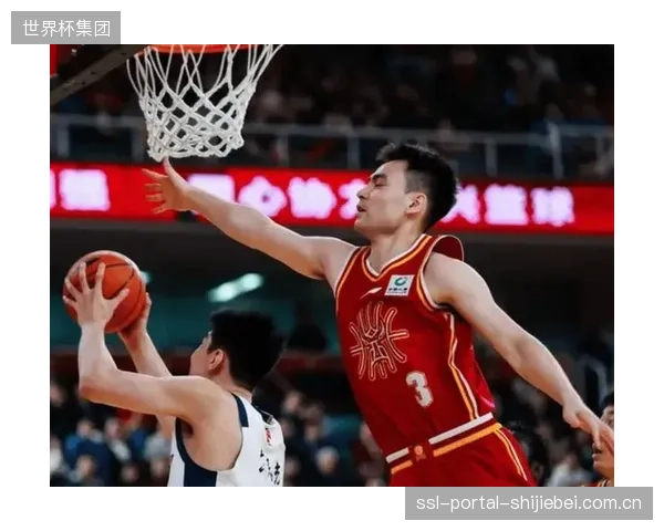 山西队后卫贾明儒凭借稳定的外线火力当选最佳第六人，成为球队轮换阵容的首席得分手。